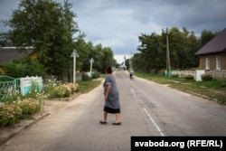 Маленькая Яўгенія хадзіла ў школу ў роднай Зарачанцы. Цяпер у гэтым будынку плябанія пры касьцёле