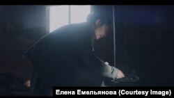 Кадр из фильма "Под вечным синим небом", режиссёр Елена Емельянова