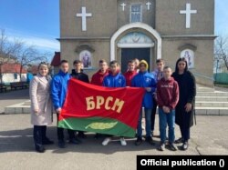 Актывісты БРСМ у Хойніках. Фота Гомельскага абласнога ўпраўленьня адукацыі