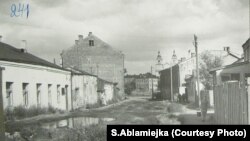 Вуліца Нова-Мясьніцкая ў бок Нізкага рынку. Канец 1950-х гадоў.