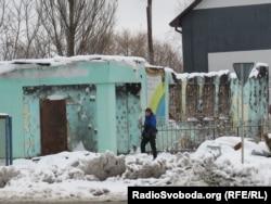 Адзін са зьнішчаных дамоў у Макараве