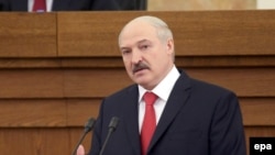 Belarus -- Belarusian President Alyaksandr Lukashenka delivers his annual message before the Parliament, in Minsk, April 21, 2016