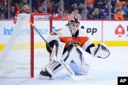 Аляксей Коласаў на брамцы Philadelphia Flyers