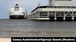 Первая поставка американского сжиженного природного газа в польский терминал Свиноуйсьце. 8 июня 2017 года