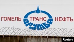 Рэзэрвуар на Гомельскай нафтаперапампоўнай станцыі "Транснафты". Ілюстрацыйнае фота