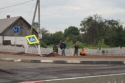 За пікетам апазыцыйнага палітыкам здалёк назіралі дарожнікі