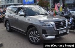 Nissan Patrol з нумарам 0148 МІ-7 у Менску