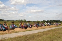 Гэты шэраг магіл зьявіўся за два апошнія тыдні. Паводле далакопаў, сярод іх ёсьць магілы, у якіх ляжаць нябожчыкі з каранавірусам