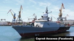 Церемония спуска на воду малого ракентного корабля проекта 22800 «Циклон» на судостроительном заводе «Залив», Керчь, 24 июля 2020 года