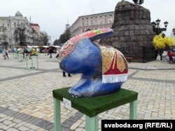 Сёлета ўкраінскія майстры размалёўвалі гіганцкіх зайцаў, а ў наступным годзе будуць фарбаваць птушак