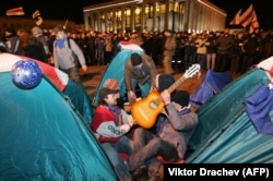 Пратэсты на Кастрычніцкай плошчы пасьля выбараў 2006 году, архіўнае фота