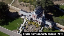 Маёнтак Neverland Ranch, 2003 год. 