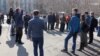 Рабочие "Тяжстанкогидропресса" на стихийном митинге