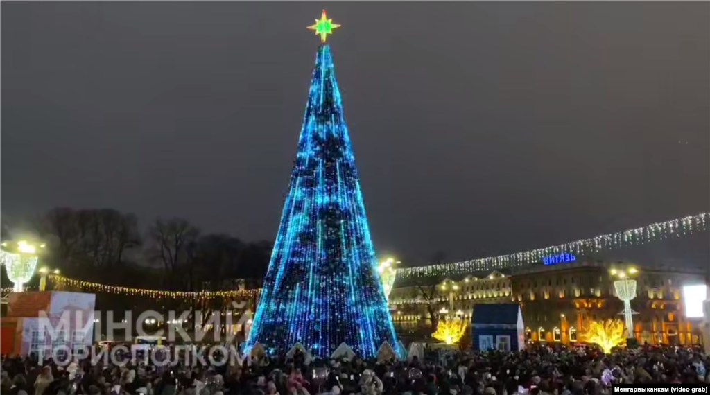 Калядная ялінка ў беларускай сталіцы на фота Менскага гарвыканкама